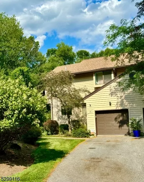47 Cardinal Ln, Newton, NJ 07860