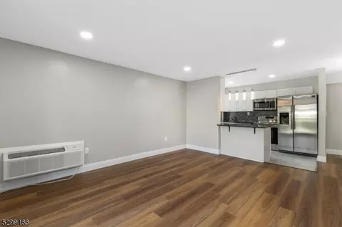 300 Park St, Hackensack, NJ 07601 photo 11
