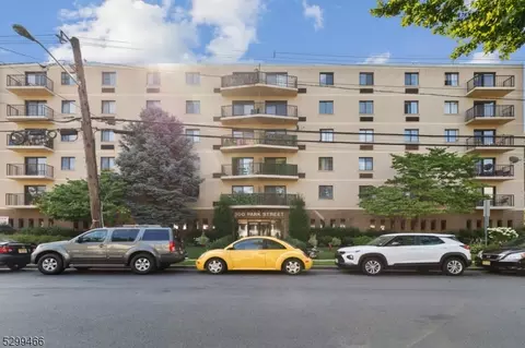 300 Park St, Hackensack, NJ 07601 photo 3