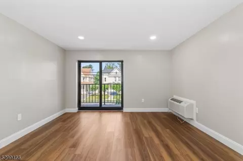 300 Park St, Hackensack, NJ 07601 photo 9