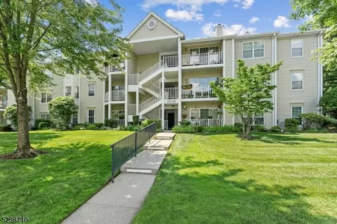 1130 Sycamore Ln, Mahwah, NJ 07430