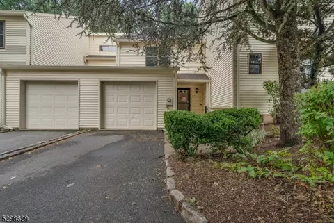 214 Burlington Ct, Flemington, NJ 08822
