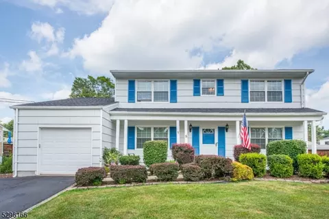 15 Brownstone Pl, Mount Olive, NJ 07836