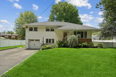 17 Lynn Dr, Springfield, NJ 07081