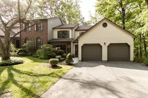 1 Killdeer Gln, Hackettstown, NJ 07840