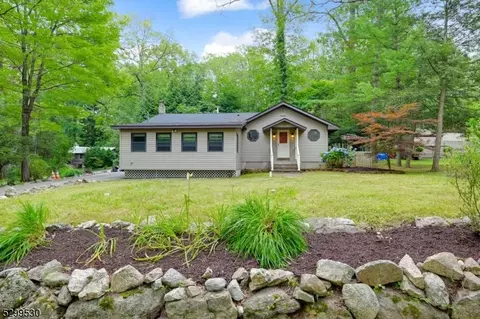 30 Wallkill Dr, Sussex, NJ 07461