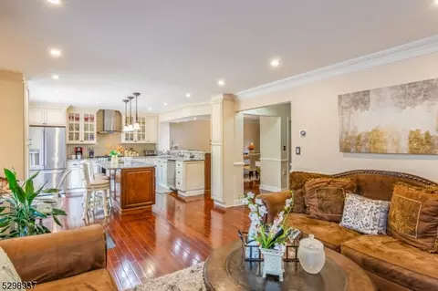 5 Exeter Ct, Sayreville, NJ 08872