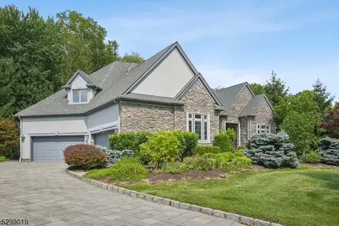 2 Holly Mews, Berkeley Heights, NJ 07922