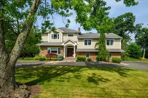 11 Page Pl, Livingston, NJ 07039