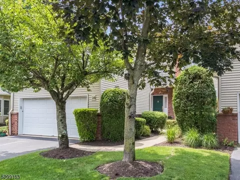 28 Leonard Ter, Roseland, NJ 07068