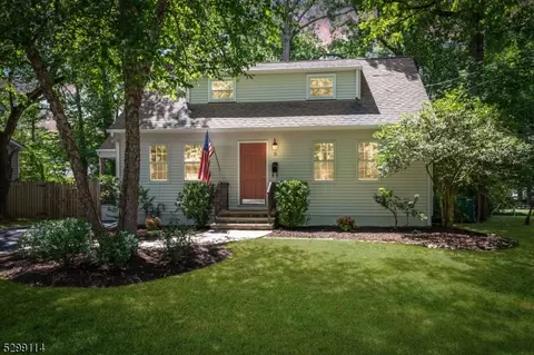 31 Barberry Ln, New Providence, NJ 07974