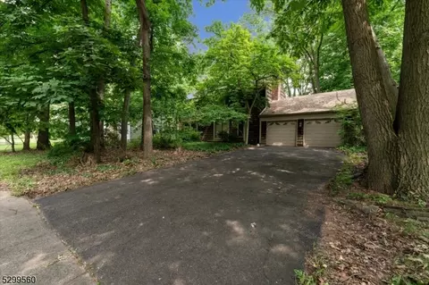 38 Crown Rd, Franklin Twp, NJ 08873