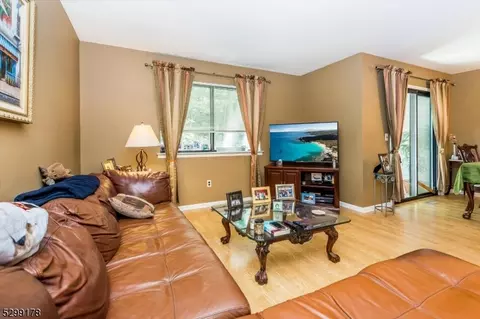 11 Lockley Ct, Wayne, NJ 07470 photo 8