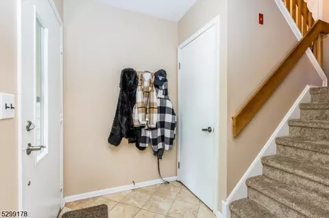 11 Lockley Ct, Wayne, NJ 07470 photo 4