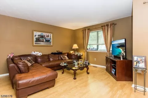 11 Lockley Ct, Wayne, NJ 07470 photo 9