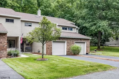 11 Lockley Ct, Wayne, NJ 07470
