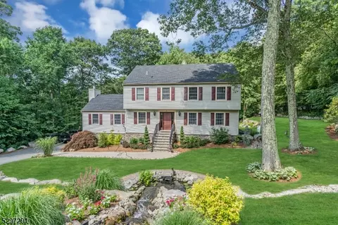 4 Joan Dr, Stanhope, NJ 07874