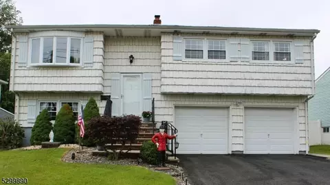 699 Franklin Dr, Perth Amboy, NJ 08861