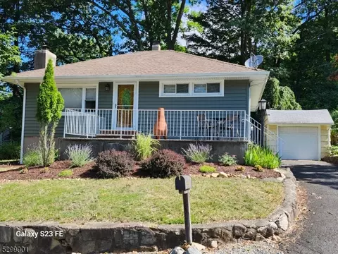 9 Beech St, Oakland, NJ 07436