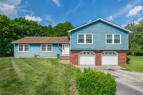 16 Willow Grove Ct, Ogdensburg, NJ 07439