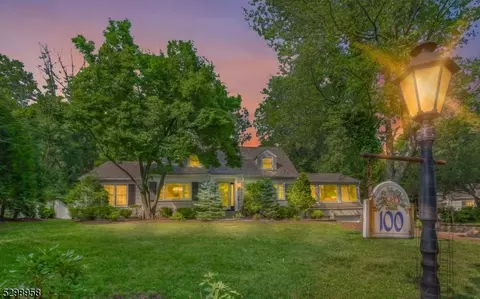 100 Old Hollow Rd, Millburn Twp, NJ 07078