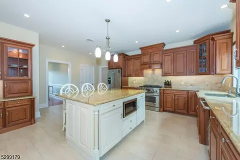 1 Massola Dr, Wayne, NJ 07470 photo 18