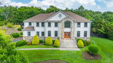 1 Massola Dr, Wayne, NJ 07470 photo 4