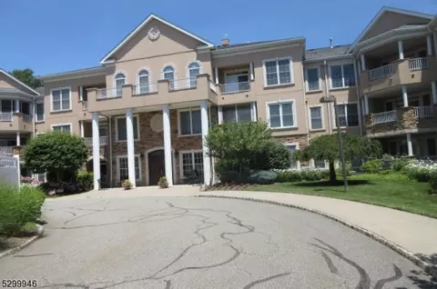 1215 Hamilton Dr, Rockaway, NJ 07866