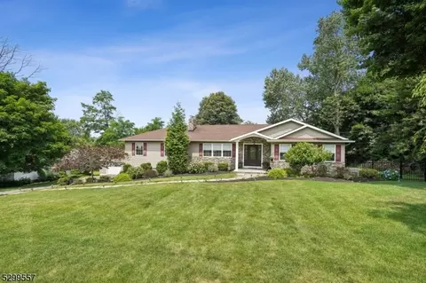 19 Calumet Rd, Randolph, NJ 07869