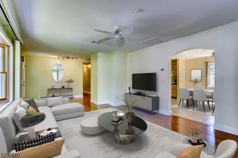 7 Henoch Ave, Clifton, NJ 07013
