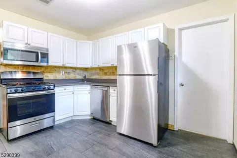 184 College Dr, Edison, NJ 08817