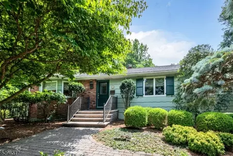 124 Elbrook Dr, Allendale, NJ 07401
