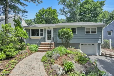 201 Hiawatha Blvd, Oakland, NJ 07436