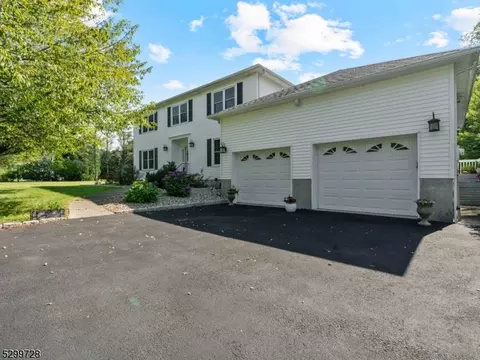 7 Southfield Dr, Wantage, NJ 07461