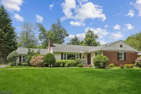 217 Robin Hood Rd, Mountainside, NJ 07092