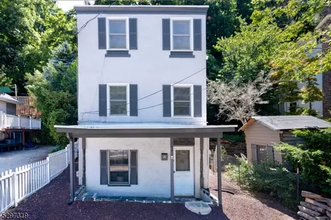 164 S Main St, Lambertville, NJ 08530