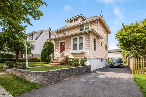 107 Chestnut St, Rochelle Park, NJ 07662