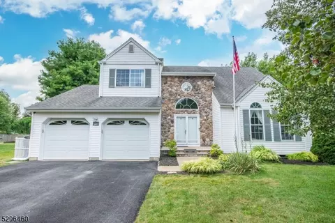 72 Crenshaw Dr, Mount Olive, NJ 07836