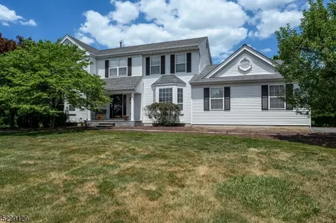 31 Running Brook Cir, Flemington, NJ 08822