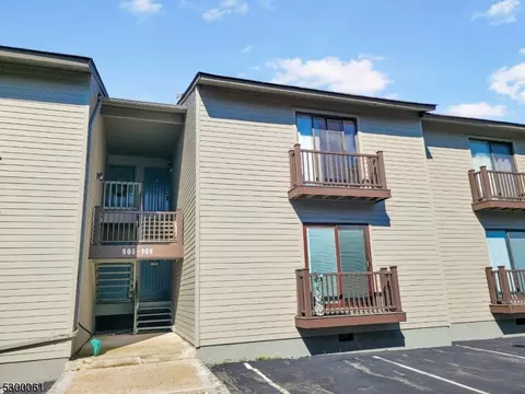 908 Spruce Hills Dr #908, Glen Gardner, NJ 08826