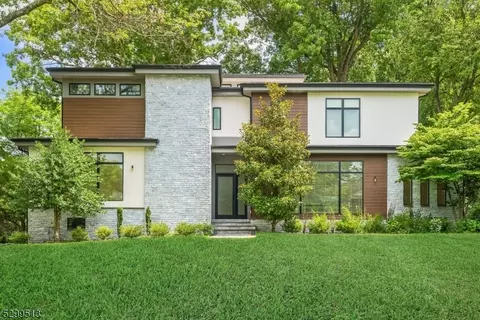 62 Cambridge Dr, Millburn Twp, NJ 07078