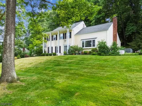 22 Stonehenge Rd, Morristown, NJ 07960