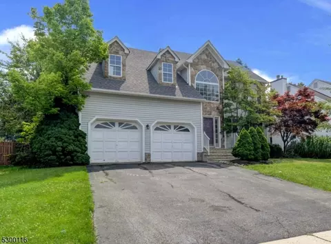 8 Goosetown Dr, Clinton, NJ 08809