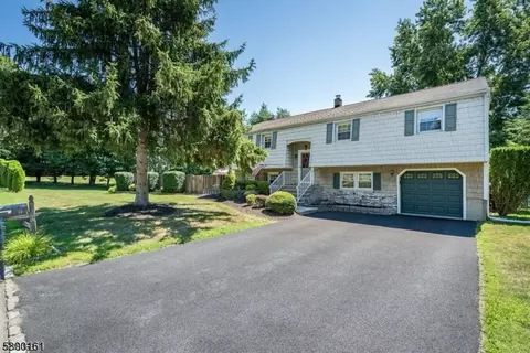 15 Brookside Ln, Boonton, NJ 07005