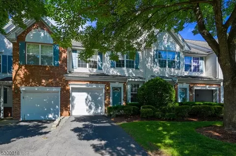 142 Stratford Dr, Nutley, NJ 07110