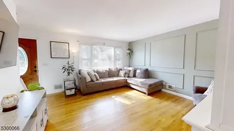 11 Hickory Ct, Belleville, NJ 07109