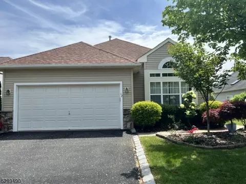 12 Esplanade Dr, Franklin Twp, NJ 08873