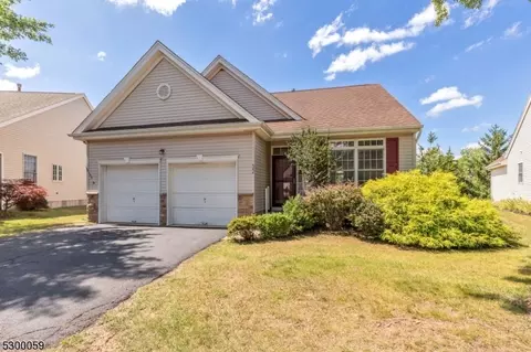 32 Benjamin St, Franklin Twp, NJ 08873