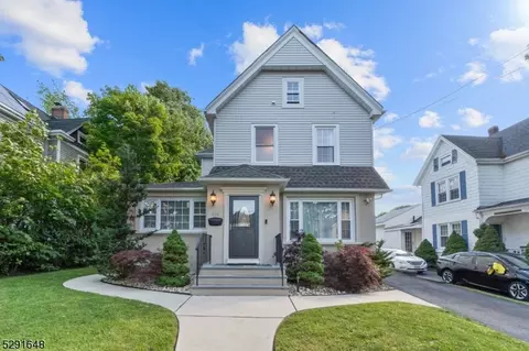 158 Washington Pl, Hasbrouck Heights, NJ 07604