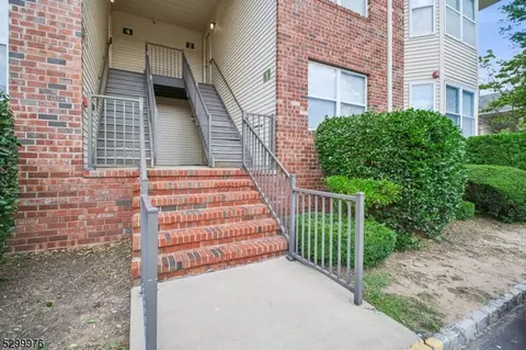 1 Joseph Dr, East Hanover, NJ 07936
